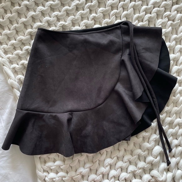 Solemio Vegan Suede Skort - Picture 1 of 4